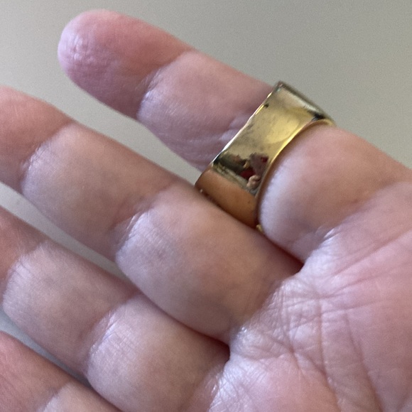 Goldtone Statement Ring Round Cubic Zirconia Crystal Stone Design - Size 8 - Picture 8 of 8